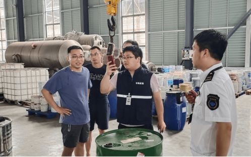 万全镇开展夏季危险化学品生产经营环节安全生产检查工作